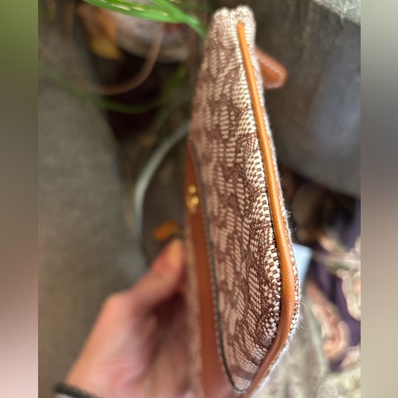 Authentic COACH 1941 micro sign. jacquard/refined calf leather zip top wristlet - Picture 11 of 14